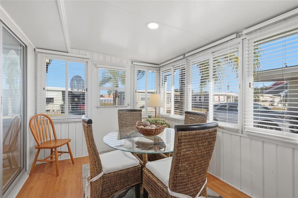 For Sale: $86,750 (2 beds, 2 baths, 800 Square Feet)