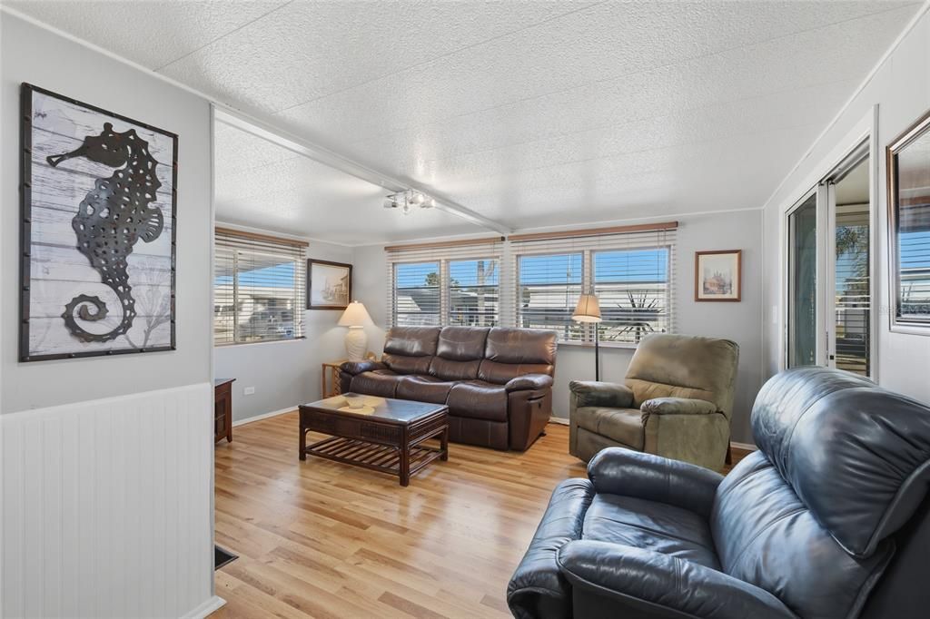 For Sale: $86,750 (2 beds, 2 baths, 800 Square Feet)