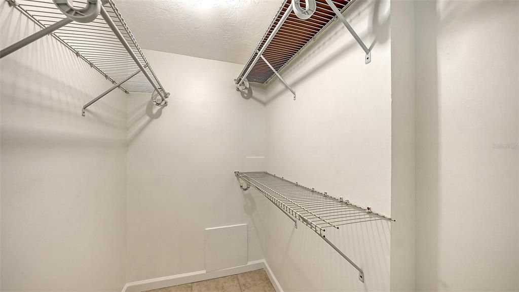 For Sale: $450,000 (1 beds, 2 baths, 963 Square Feet)