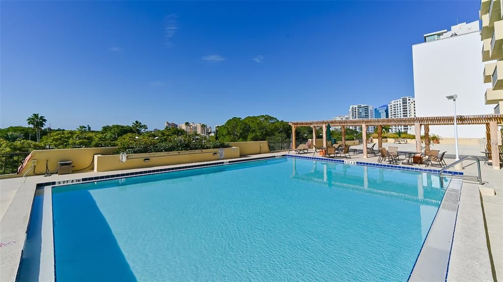 For Sale: $450,000 (1 beds, 2 baths, 963 Square Feet)