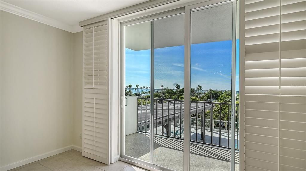 For Sale: $450,000 (1 beds, 2 baths, 963 Square Feet)