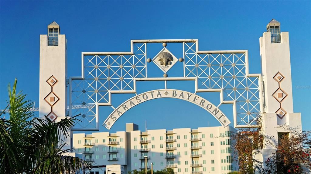 For Sale: $450,000 (1 beds, 2 baths, 963 Square Feet)