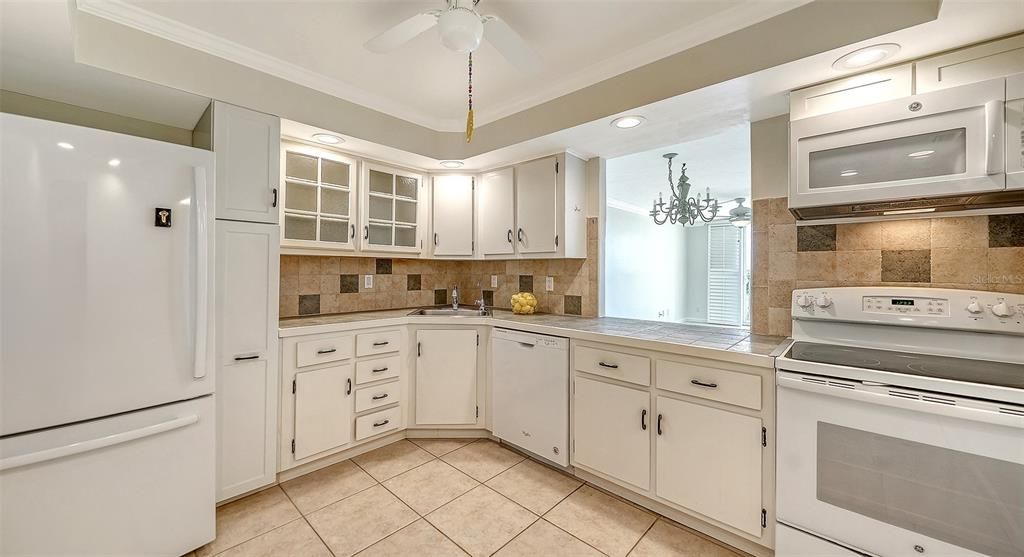 For Sale: $450,000 (1 beds, 2 baths, 963 Square Feet)