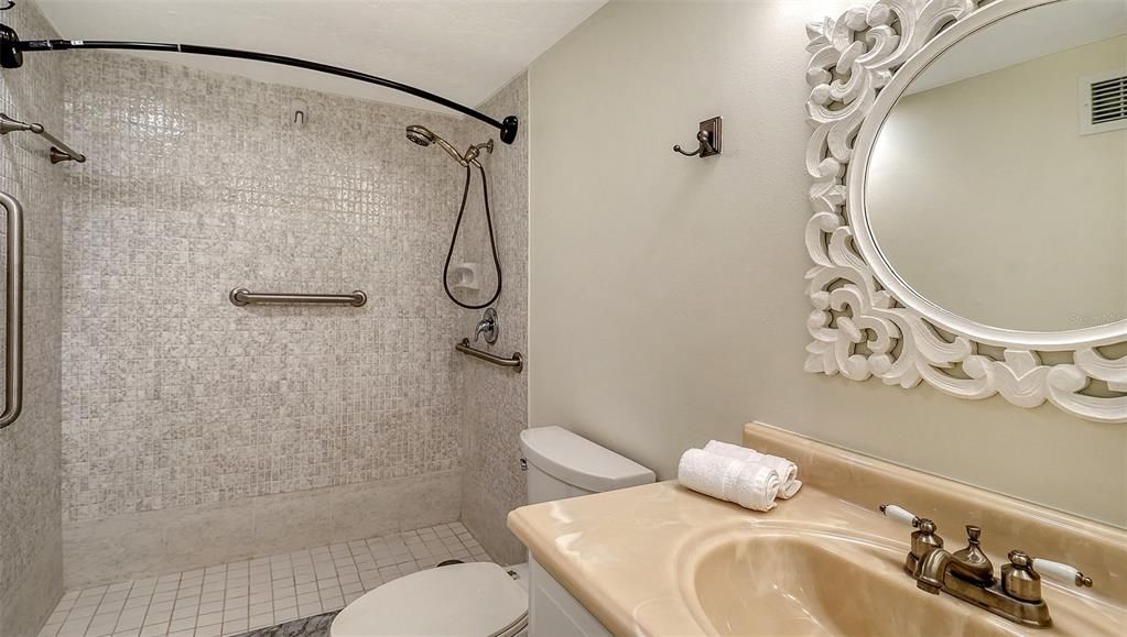 For Sale: $450,000 (1 beds, 2 baths, 963 Square Feet)