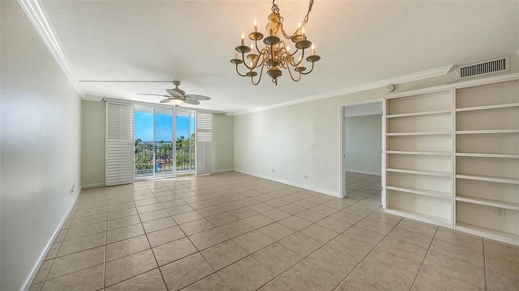 For Sale: $450,000 (1 beds, 2 baths, 963 Square Feet)