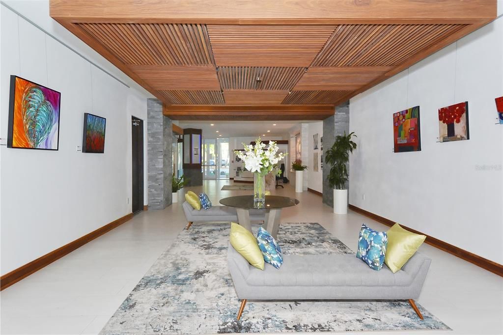 For Sale: $450,000 (1 beds, 2 baths, 963 Square Feet)