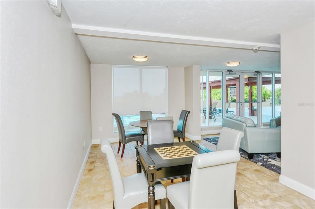 For Sale: $450,000 (1 beds, 2 baths, 963 Square Feet)