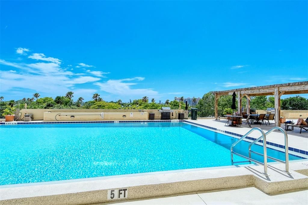 For Sale: $450,000 (1 beds, 2 baths, 963 Square Feet)