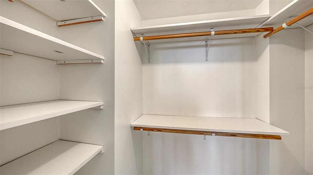 For Sale: $450,000 (1 beds, 2 baths, 963 Square Feet)