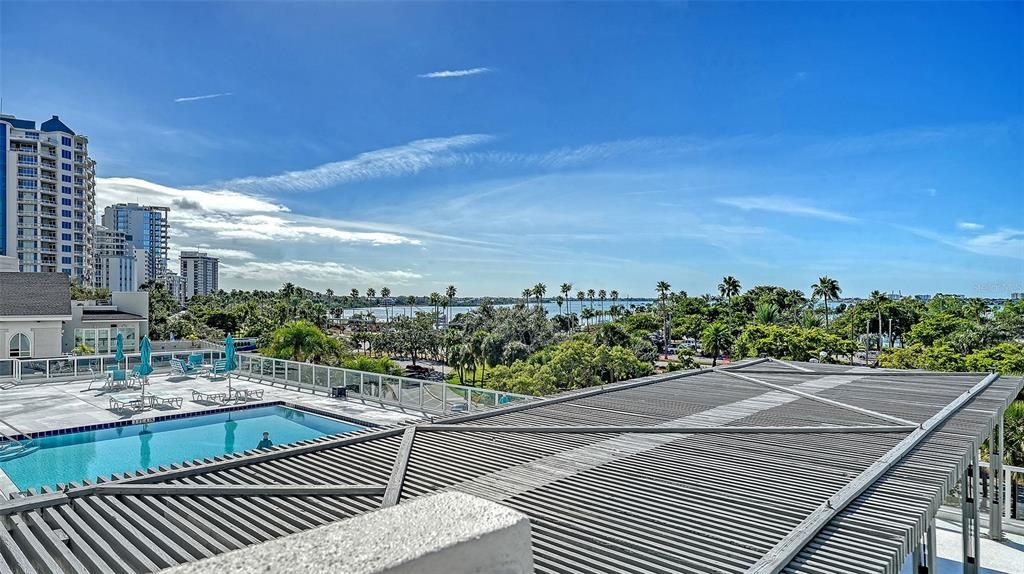 For Sale: $450,000 (1 beds, 2 baths, 963 Square Feet)