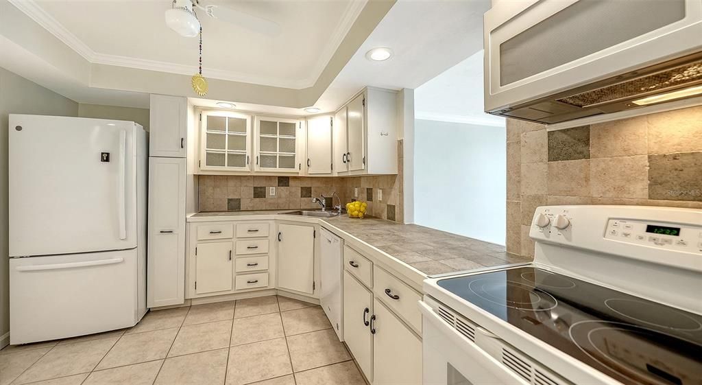 For Sale: $450,000 (1 beds, 2 baths, 963 Square Feet)