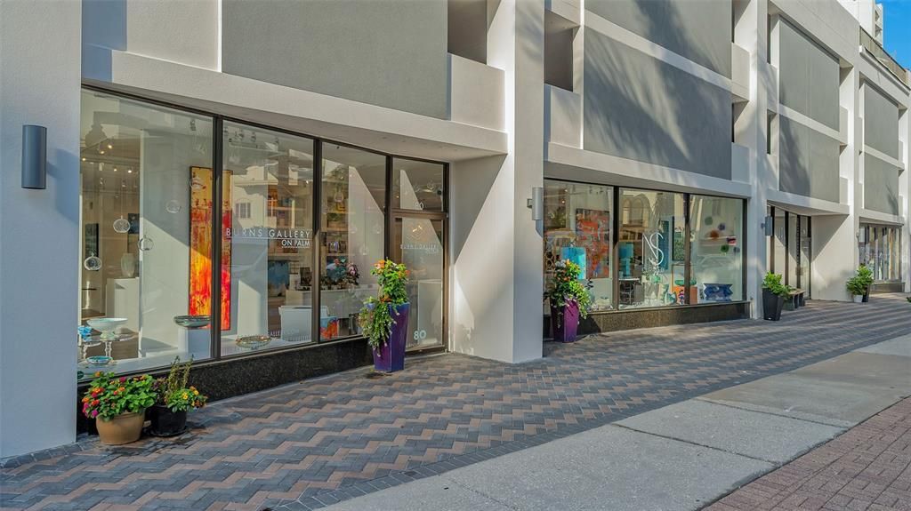 For Sale: $450,000 (1 beds, 2 baths, 963 Square Feet)