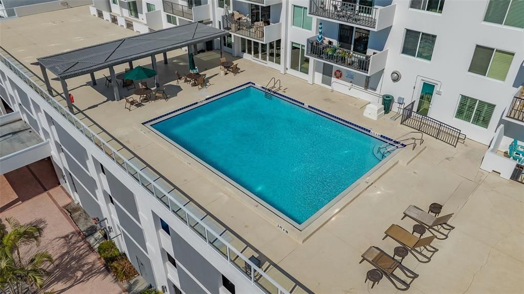 For Sale: $450,000 (1 beds, 2 baths, 963 Square Feet)