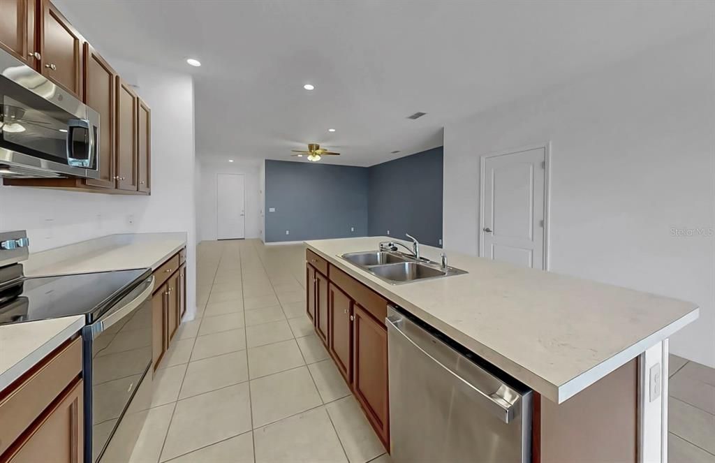 For Sale: $274,000 (3 beds, 2 baths, 1822 Square Feet)