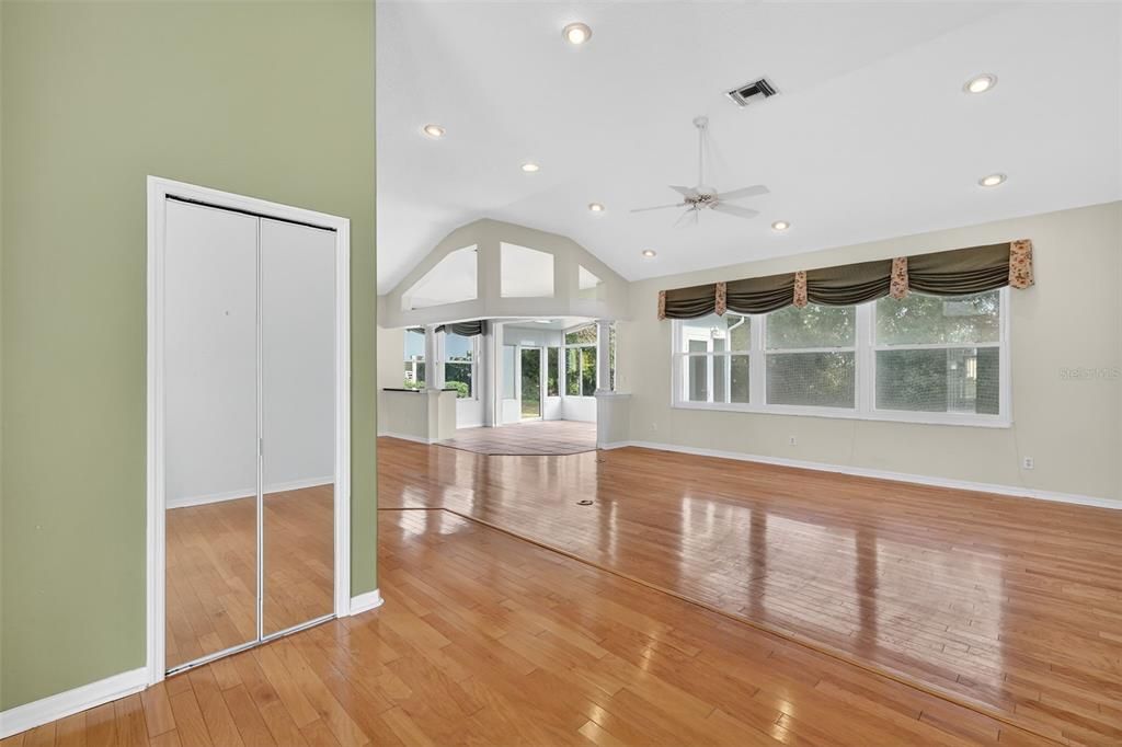 For Sale: $394,000 (3 beds, 3 baths, 2337 Square Feet)