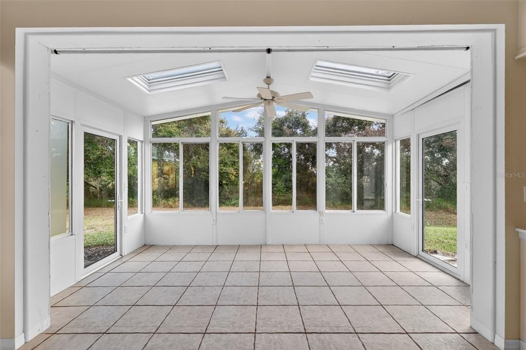 For Sale: $394,000 (3 beds, 3 baths, 2337 Square Feet)