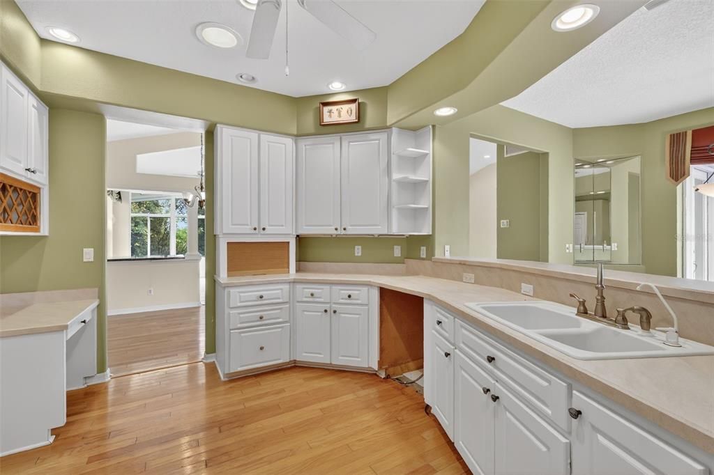 For Sale: $394,000 (3 beds, 3 baths, 2337 Square Feet)