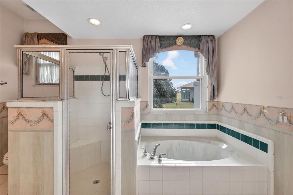 For Sale: $394,000 (3 beds, 3 baths, 2337 Square Feet)