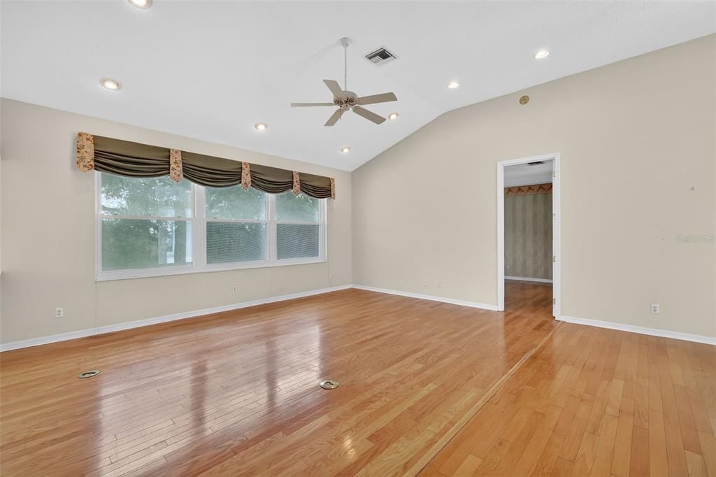 For Sale: $394,000 (3 beds, 3 baths, 2337 Square Feet)