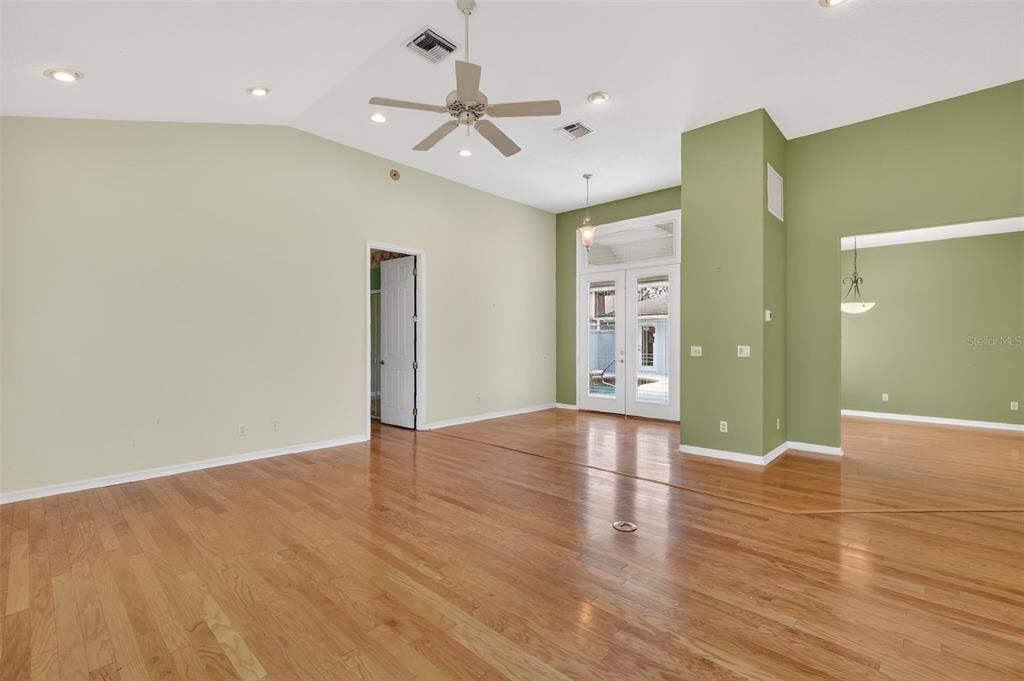 For Sale: $394,000 (3 beds, 3 baths, 2337 Square Feet)