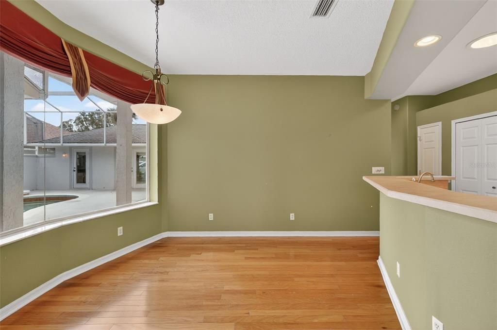 For Sale: $394,000 (3 beds, 3 baths, 2337 Square Feet)