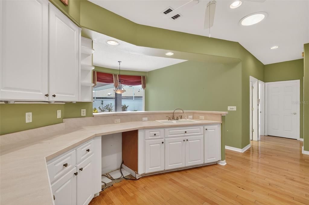 For Sale: $394,000 (3 beds, 3 baths, 2337 Square Feet)