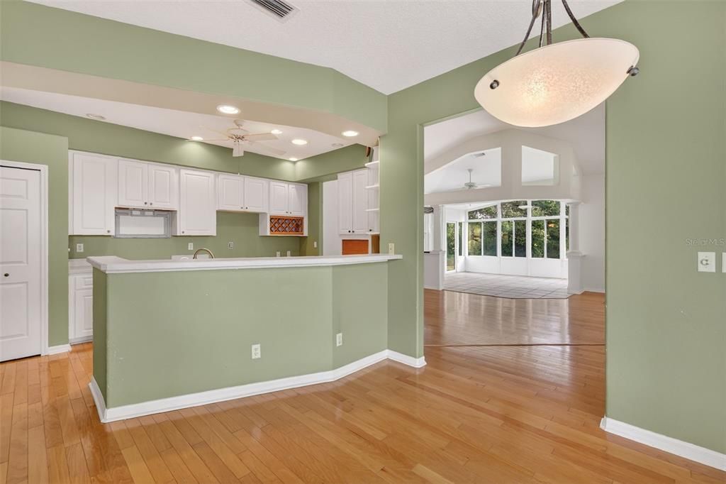 For Sale: $394,000 (3 beds, 3 baths, 2337 Square Feet)