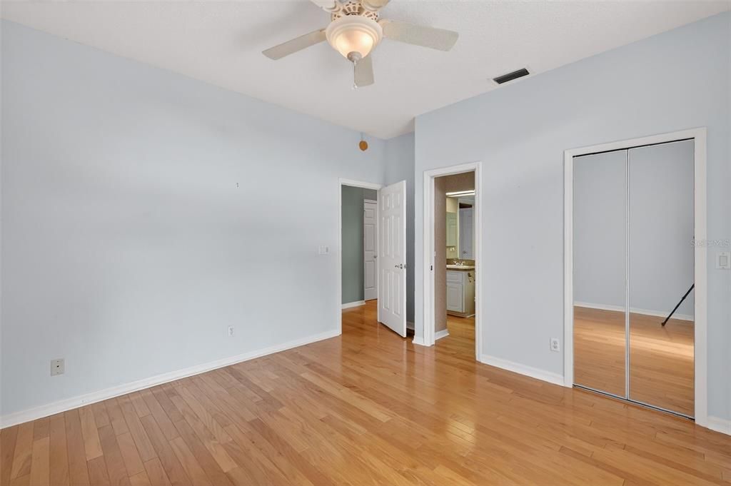 For Sale: $394,000 (3 beds, 3 baths, 2337 Square Feet)