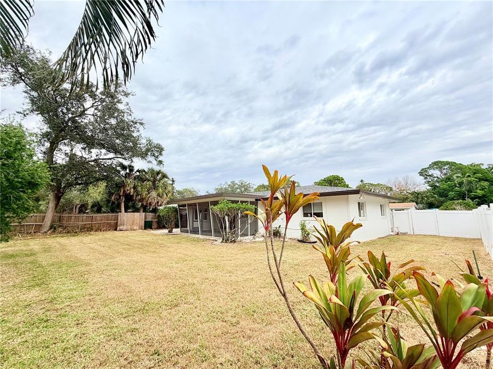 For Rent: $3,350 (3 beds, 2 baths, 1416 Square Feet)