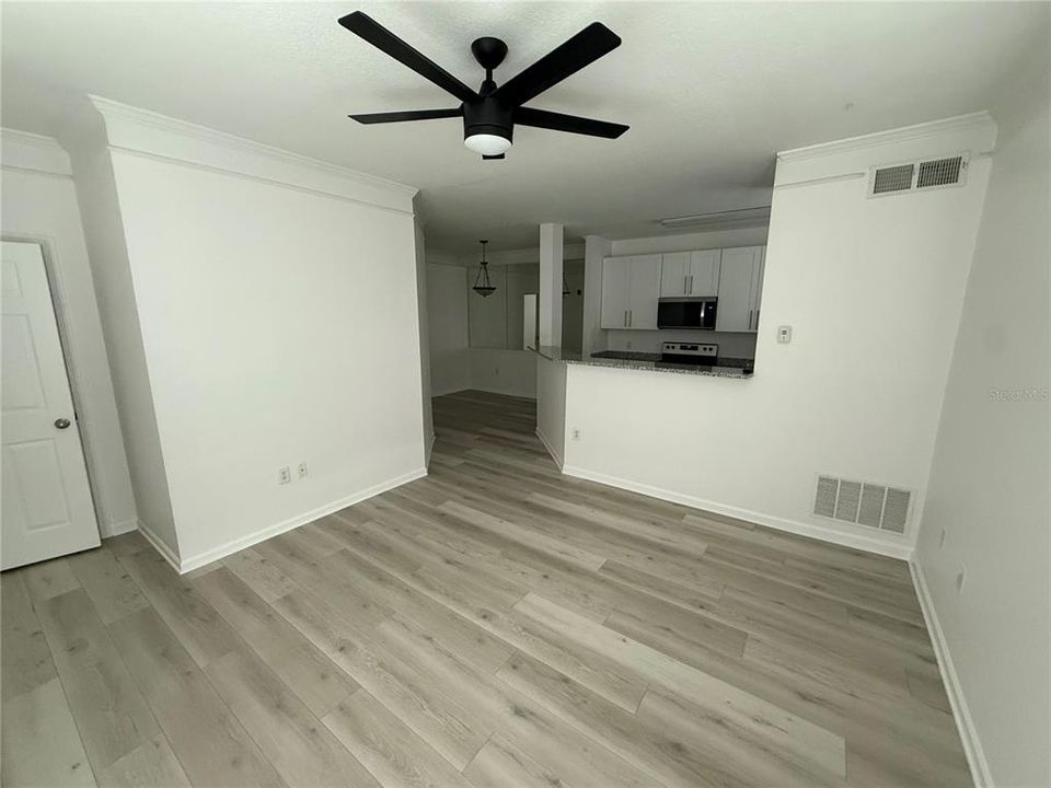 For Rent: $1,475 (1 beds, 1 baths, 794 Square Feet)