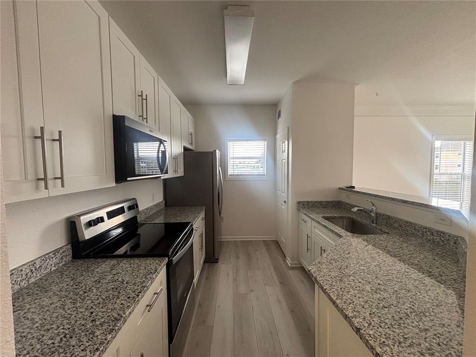 For Rent: $1,475 (1 beds, 1 baths, 794 Square Feet)