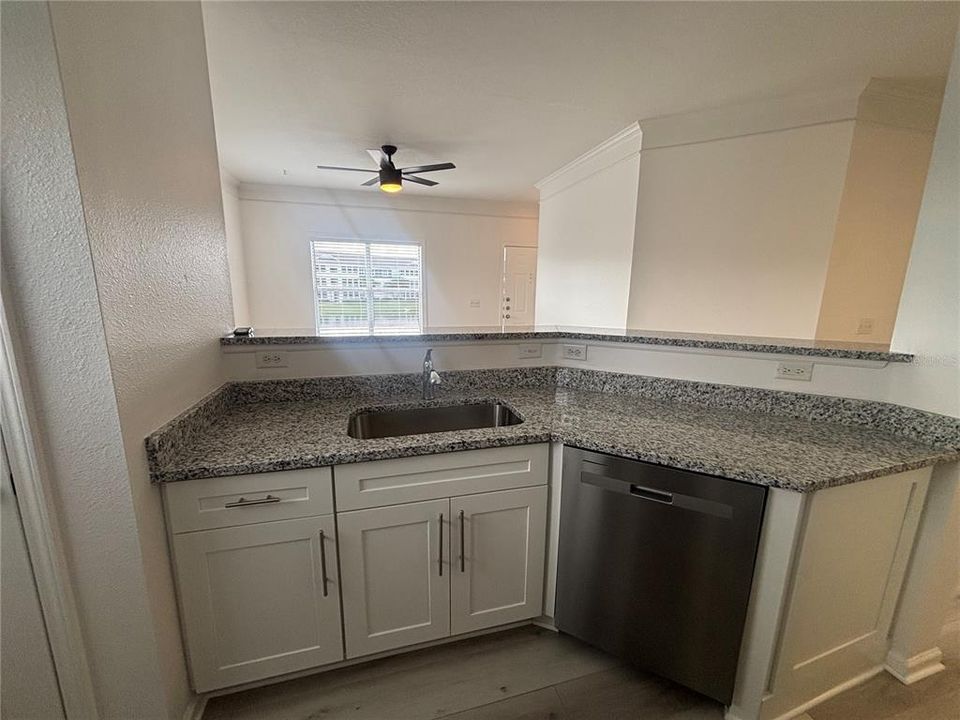 For Rent: $1,475 (1 beds, 1 baths, 794 Square Feet)