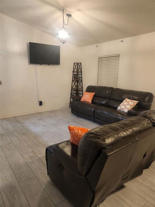 For Sale: $300,000 (3 beds, 2 baths, 1300 Square Feet)