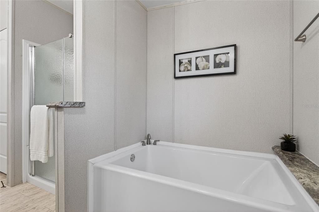 На продажу: $298,888 (4 спален, 2 ванн, 1792 Квадратных фут)