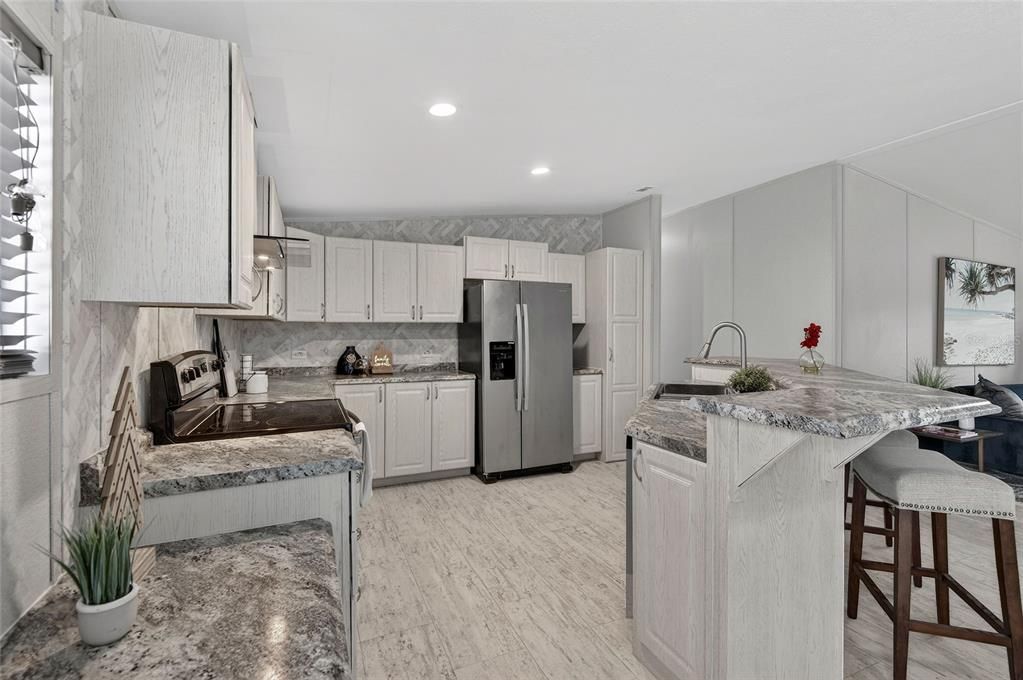 На продажу: $298,888 (4 спален, 2 ванн, 1792 Квадратных фут)