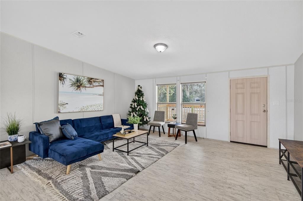 На продажу: $298,888 (4 спален, 2 ванн, 1792 Квадратных фут)