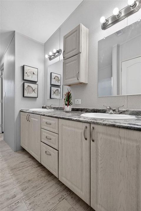 На продажу: $298,888 (4 спален, 2 ванн, 1792 Квадратных фут)