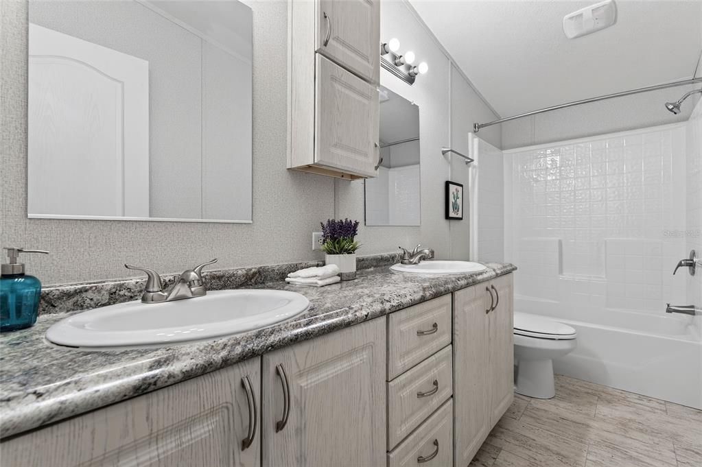 На продажу: $298,888 (4 спален, 2 ванн, 1792 Квадратных фут)