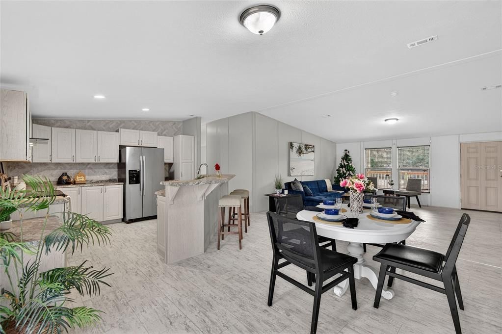 На продажу: $298,888 (4 спален, 2 ванн, 1792 Квадратных фут)