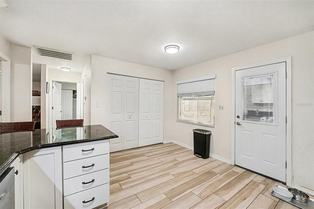 For Sale: $270,000 (2 beds, 2 baths, 1182 Square Feet)