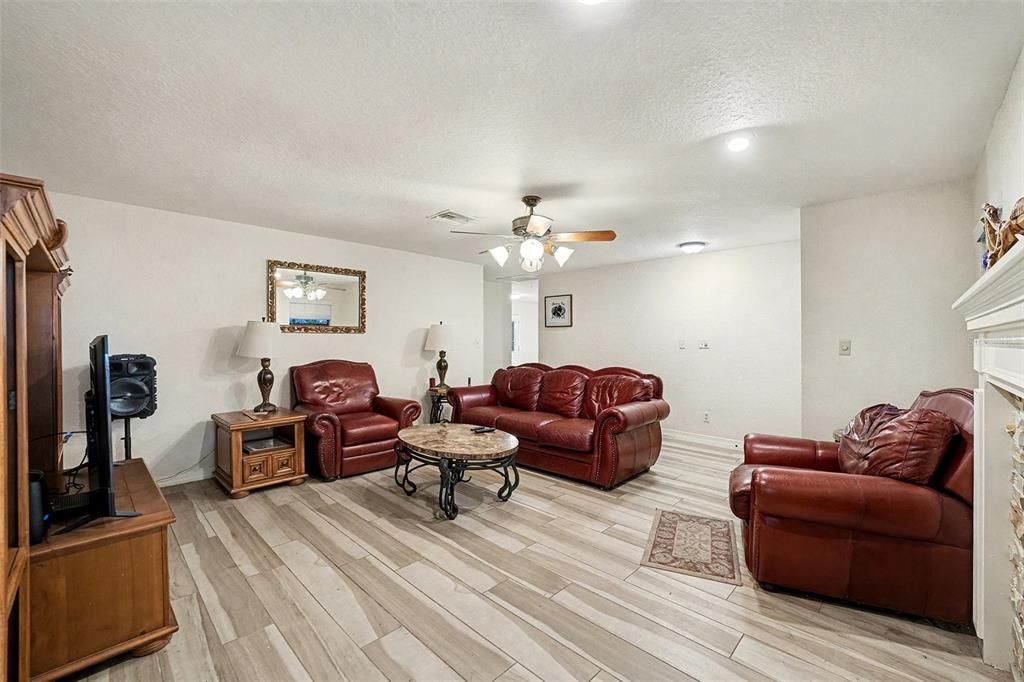 For Sale: $270,000 (2 beds, 2 baths, 1182 Square Feet)