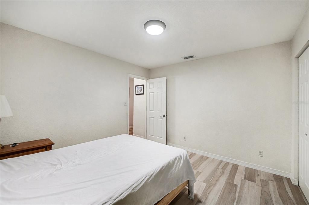 For Sale: $270,000 (2 beds, 2 baths, 1182 Square Feet)