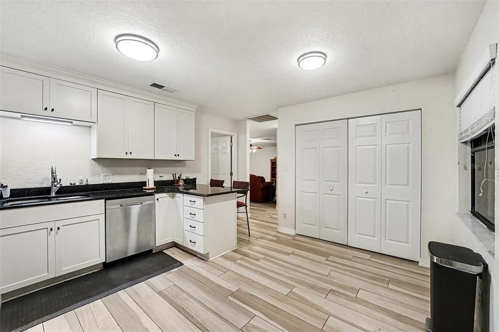 For Sale: $270,000 (2 beds, 2 baths, 1182 Square Feet)