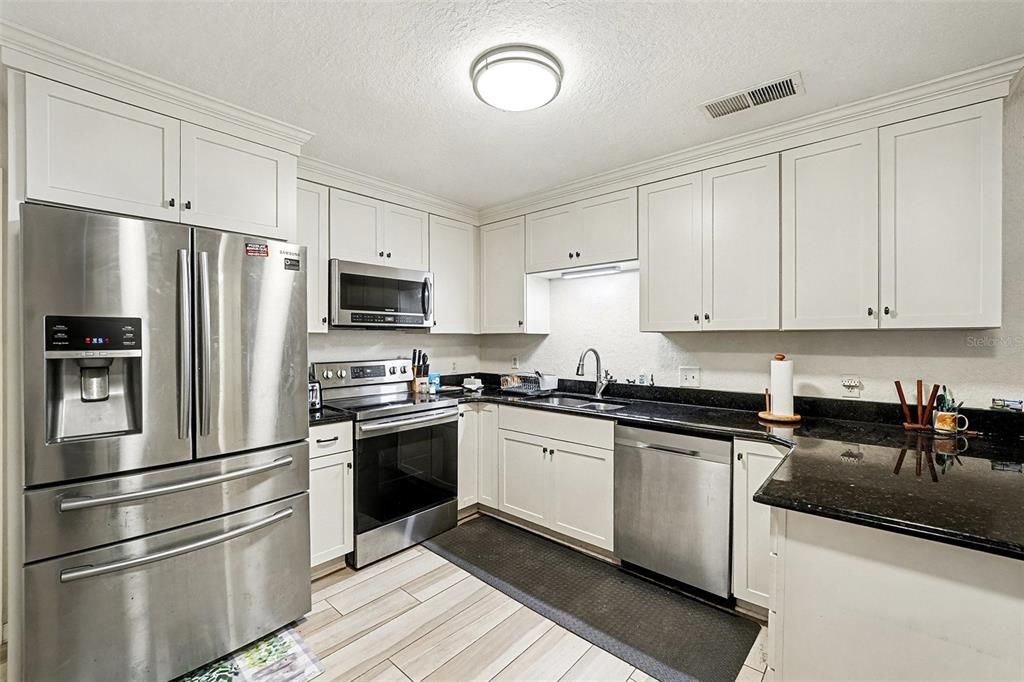 For Sale: $270,000 (2 beds, 2 baths, 1182 Square Feet)