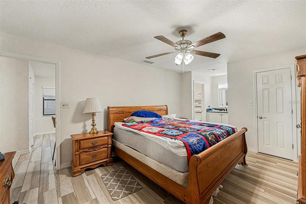 For Sale: $270,000 (2 beds, 2 baths, 1182 Square Feet)