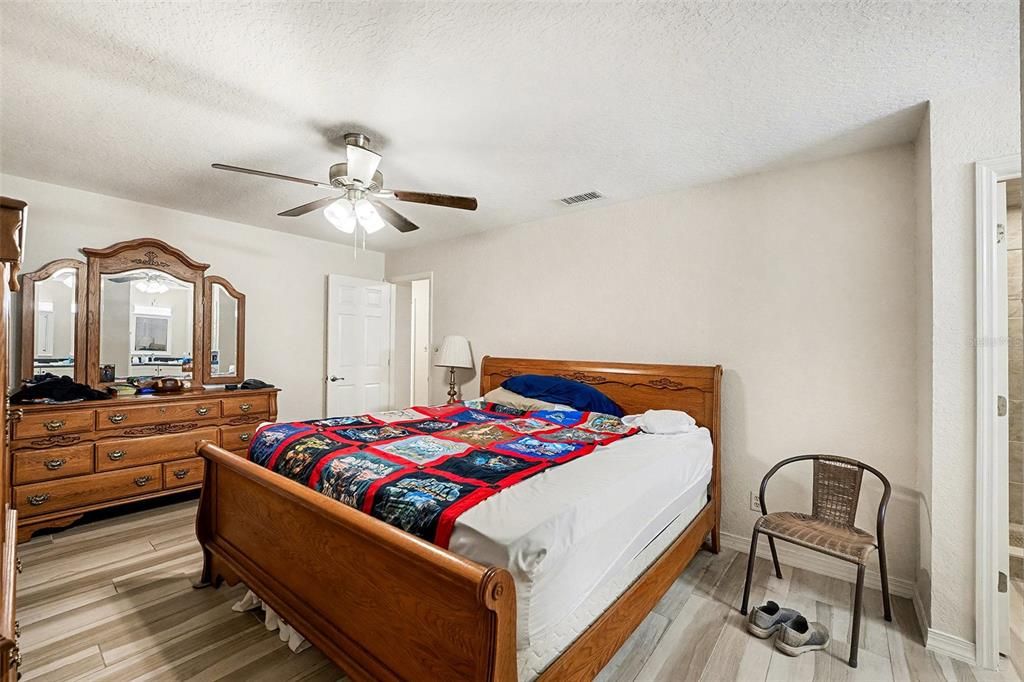 For Sale: $270,000 (2 beds, 2 baths, 1182 Square Feet)