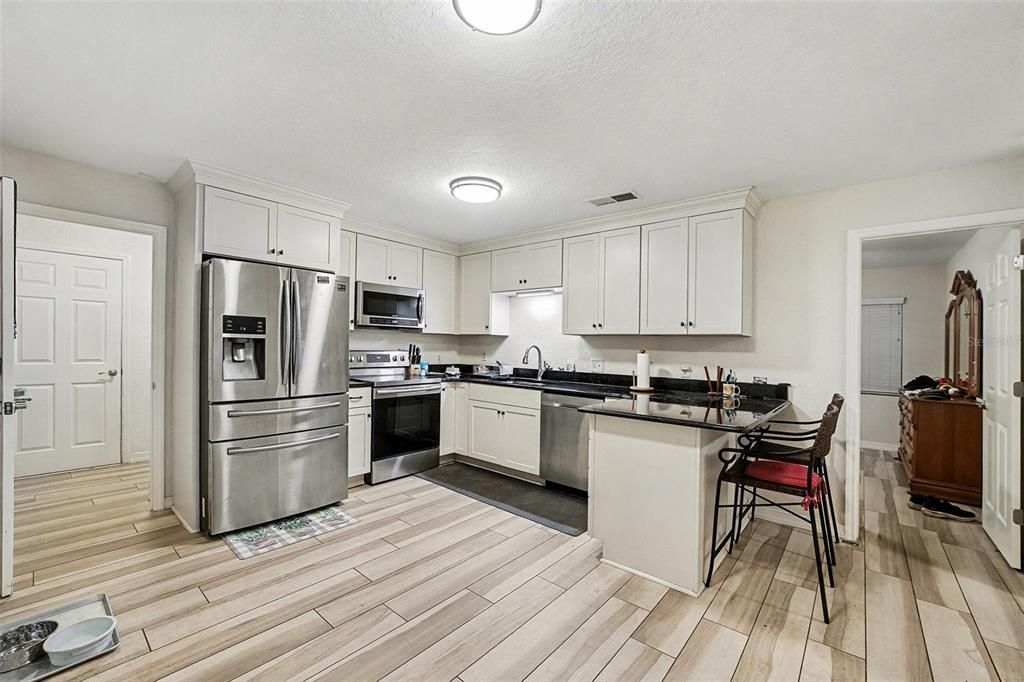 For Sale: $270,000 (2 beds, 2 baths, 1182 Square Feet)