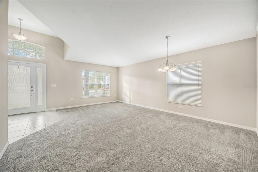 En Venta: $335,000 (4 camas, 2 baños, 2010 Pies cuadrados)