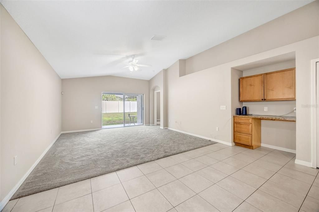 En Venta: $335,000 (4 camas, 2 baños, 2010 Pies cuadrados)