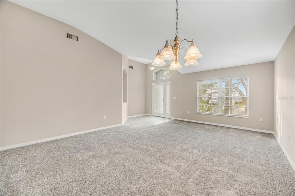 En Venta: $335,000 (4 camas, 2 baños, 2010 Pies cuadrados)